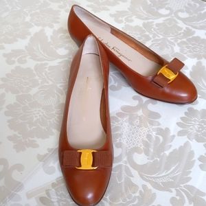 Ferragamo classic pumps 10C